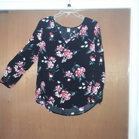 Old Navy Tops - 2/$10🔥🔥🔥Old Navy Long Sleeve Top